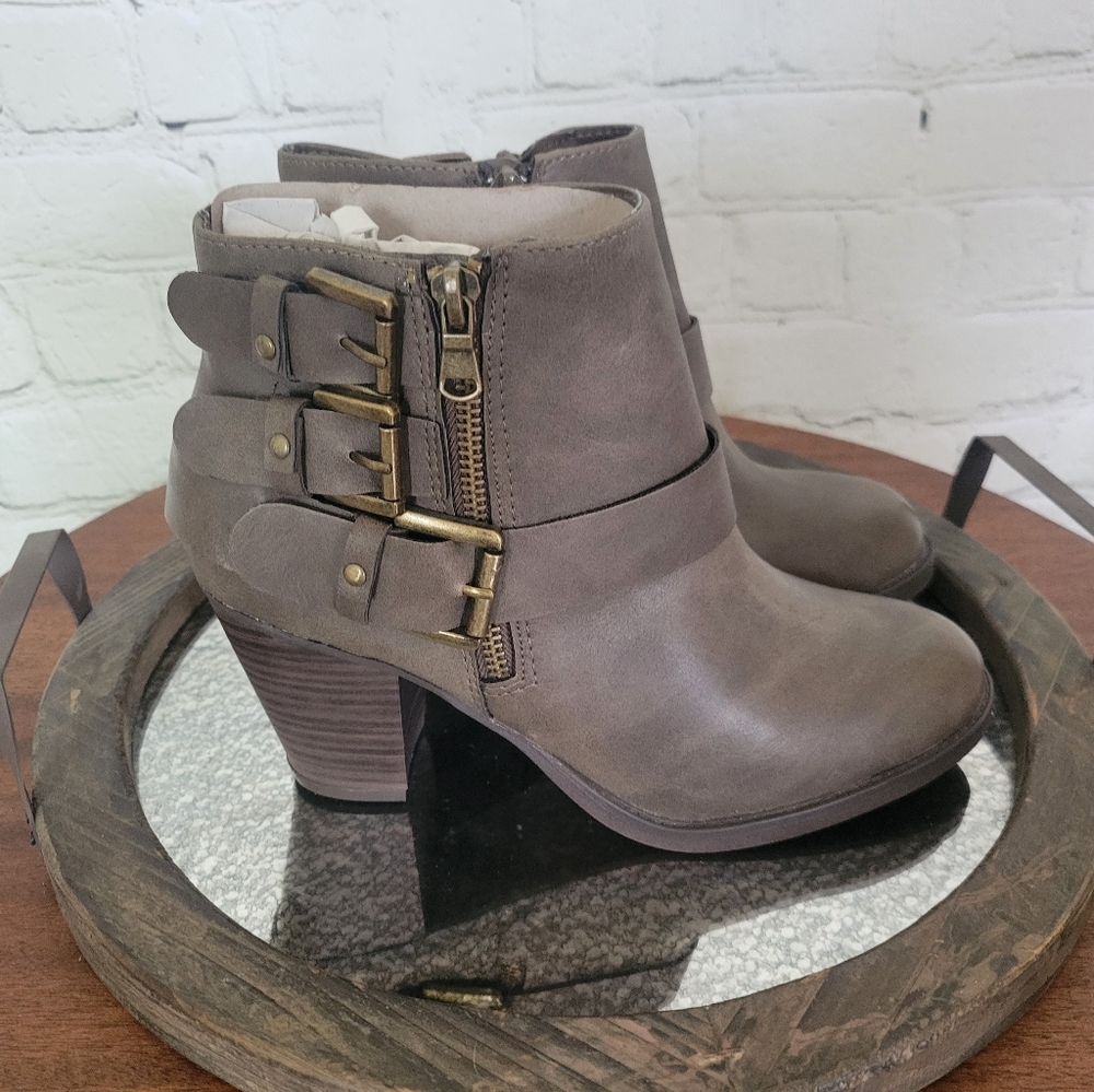 Just Fab Ankle Boots Sz 7 Like New!